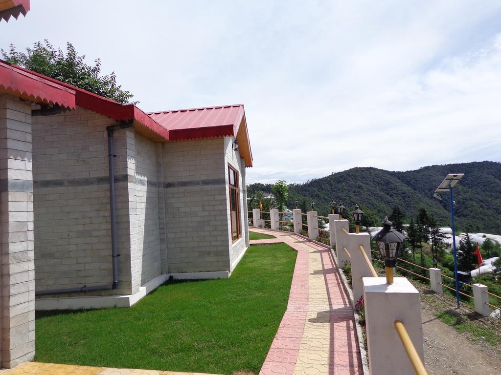 Village Live In Resort Chail Bagian luar foto
