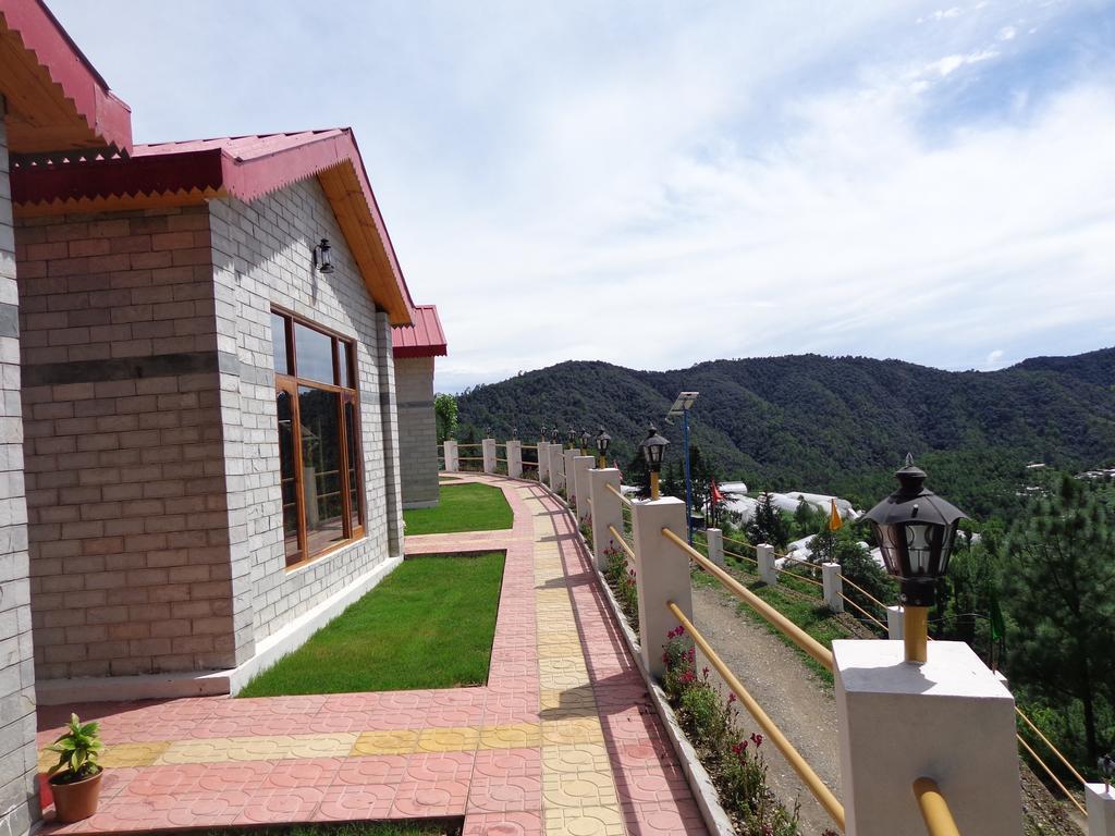 Village Live In Resort Chail Bagian luar foto