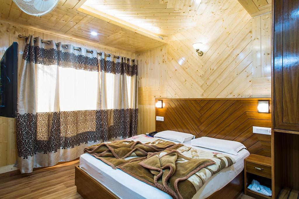 Village Live In Resort Chail Bagian luar foto