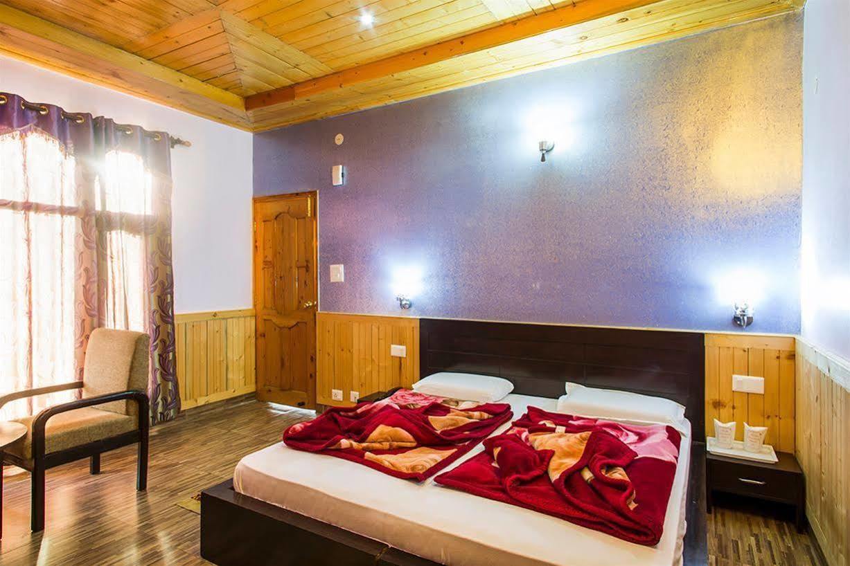 Village Live In Resort Chail Bagian luar foto