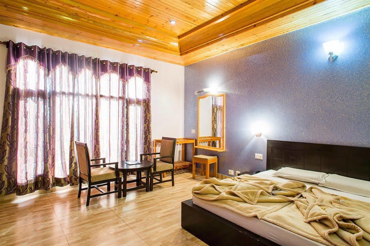 Village Live In Resort Chail Bagian luar foto