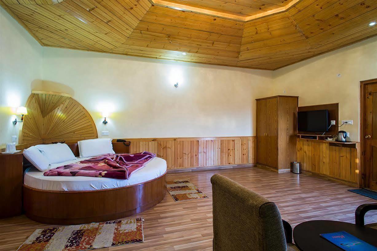 Village Live In Resort Chail Bagian luar foto