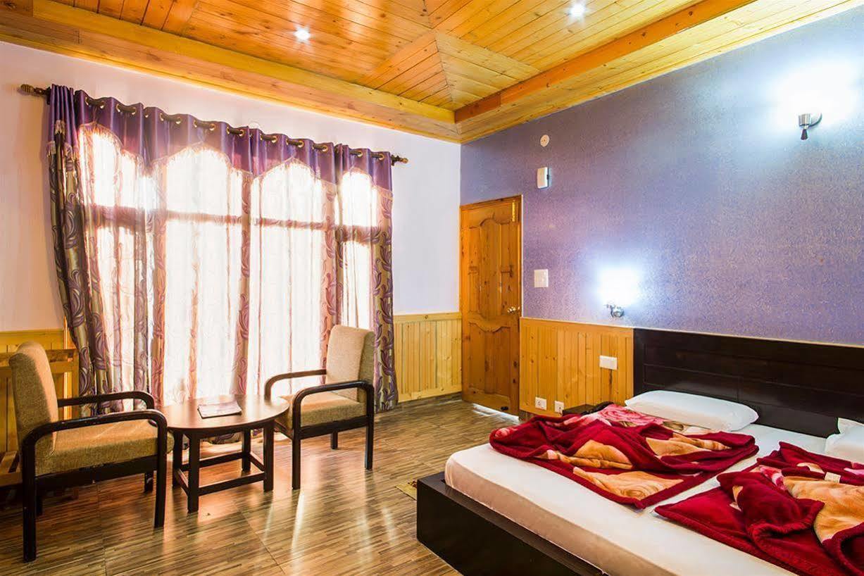Village Live In Resort Chail Bagian luar foto